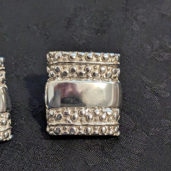 Chic 925 Solid Sterling Silver Textured Earrings - Picture 2 of 6